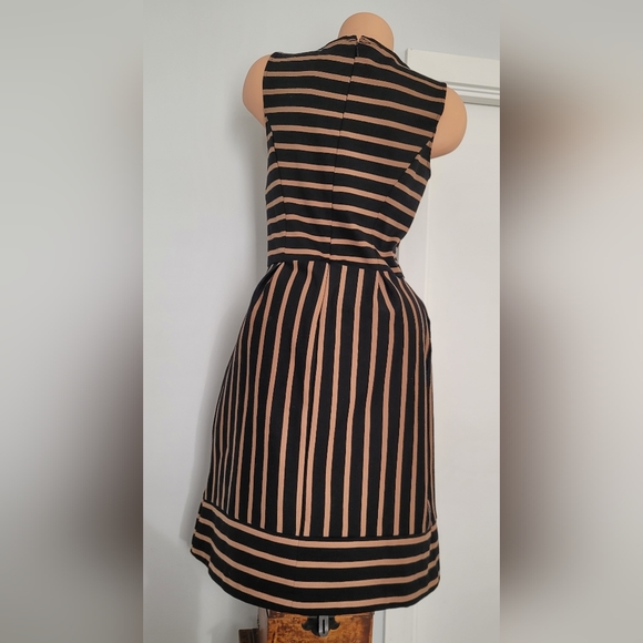 Stylish and Sophisticated Stripe Dress, Size M - Picture 6 of 14